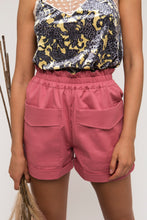 Load image into Gallery viewer, Short Sport-Chic Strawberry
