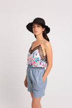 Load image into Gallery viewer, Short Sport-Chic Leather Provence Blue
