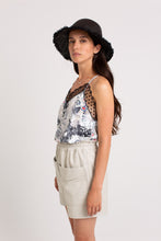 Load image into Gallery viewer, Short Sport-Chic Leather Orchid White
